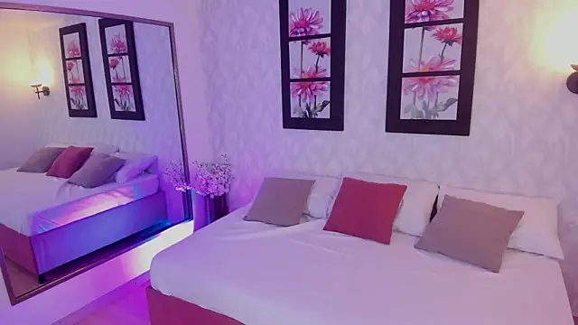 Snapshot of Martina_077 chatting on December 2025 12:14:02 PM Martina 077 online show from December 2025 12:14:02 PM