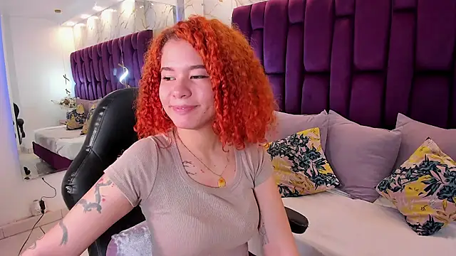 Snapshot of avrilwaynee chatting on November 2025 12:05:02 PM avrilwaynee online show from November 2025 12:05:02 PM