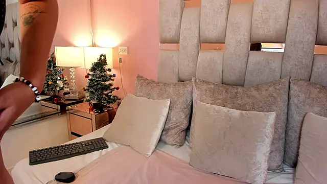 Snapshot of avrilwaynee chatting on November 2025 12:41:02 PM avrilwaynee online show from November 2025 12:41:02 PM