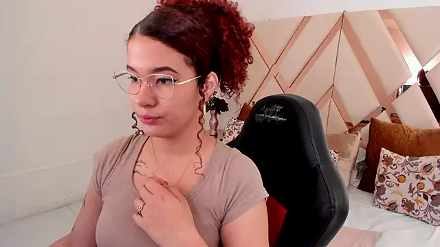 Snapshot of avrilwaynee chatting on January 2026 12:10:02 PM avrilwaynee online show from January 2026 12:10:02 PM