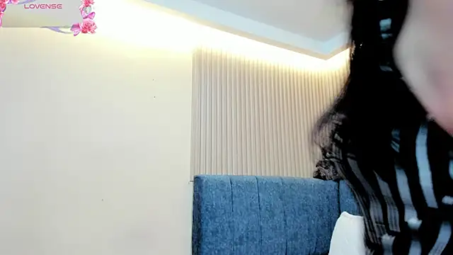 Dulce emi online show from December 2025 12:03:02 PM