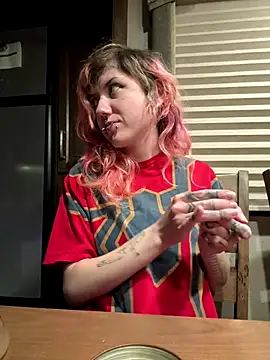 needlefaceUwU online show from November 2025 08:35:01 AM