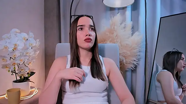 Snapshot of NoraBuffa chatting on November 2025 04:29:01 PM NoraBuffa online show from November 2025 04:29:01 PM