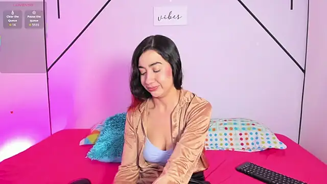 VictoriaRouge  online show from November 2025 01:00:02 PM