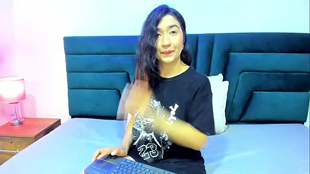 Snapshot of VictoriaRouge_ chatting on May 2026 08:38:02 PM VictoriaRouge online show from May 2026 08:38:02 PM