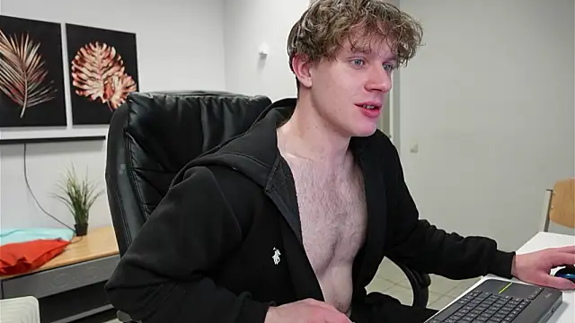 Snapshot of Charles_Dreams chatting on February 2026 10:55:01 PM Charles Dreams online show from February 2026 10:55:01 PM