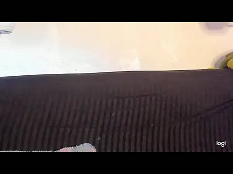 Snapshot of aprille15 chatting on February 2026 03:32:01 PM aprille15 online show from February 2026 03:32:01 PM