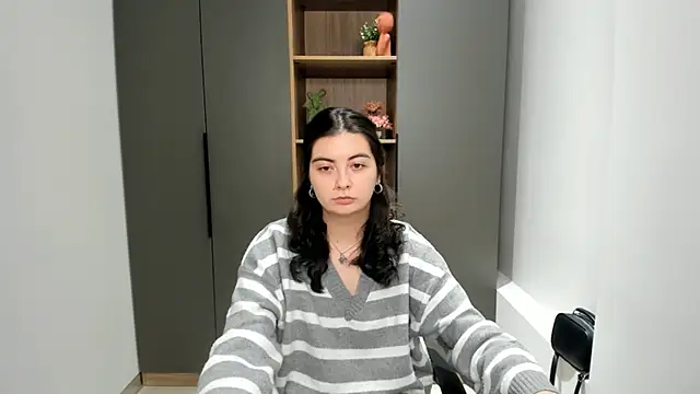 Snapshot of DelilaVanvliet chatting on November 2025 10:10:02 AM DelilaVanvliet online show from November 2025 10:10:02 AM