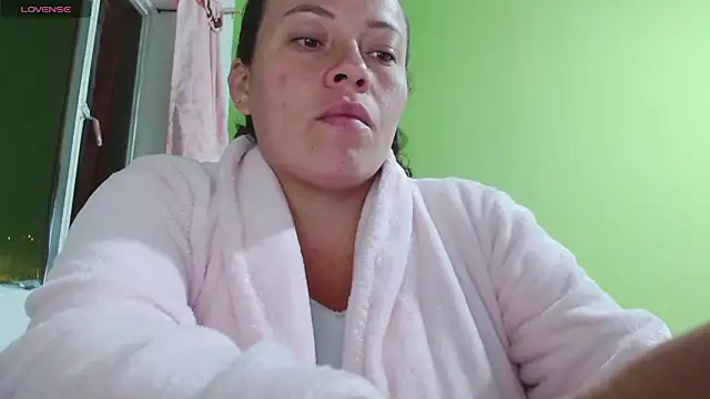 Snapshot of Rouse_hot_ chatting on June 2026 02:05:02 AM Rouse hot online show from June 2026 02:05:02 AM