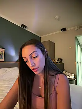 Snapshot of BelleRune chatting on July 2026 06:27:02 PM BelleRune online show from July 2026 06:27:02 PM