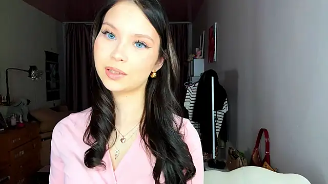 Snapshot of EmmaJonse chatting on November 2025 11:51:02 AM EmmaJonse online show from November 2025 11:51:02 AM