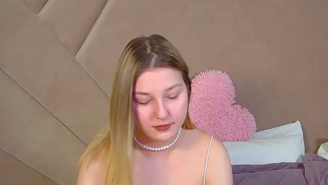 Snapshot of TinnaBurton chatting on June 2026 04:07:01 PM TinnaBurton online show from June 2026 04:07:01 PM