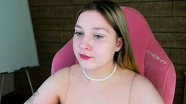 Snapshot of TinnaBurton chatting on June 2026 04:20:02 PM TinnaBurton online show from June 2026 04:20:02 PM