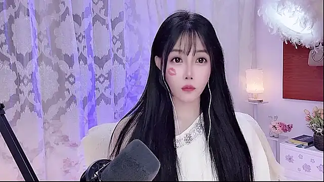Laura 520 online show from May 2026 12:44:02 PM