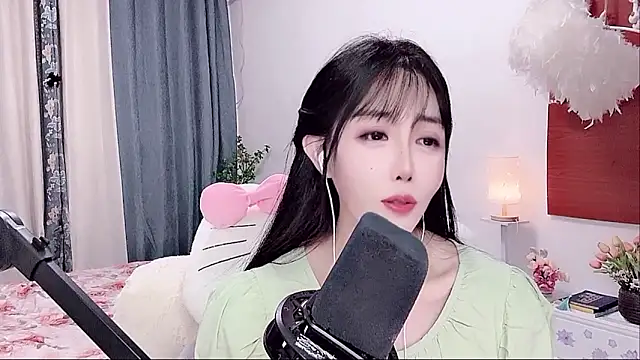 Laura 520 online show from June 2026 12:36:02 PM