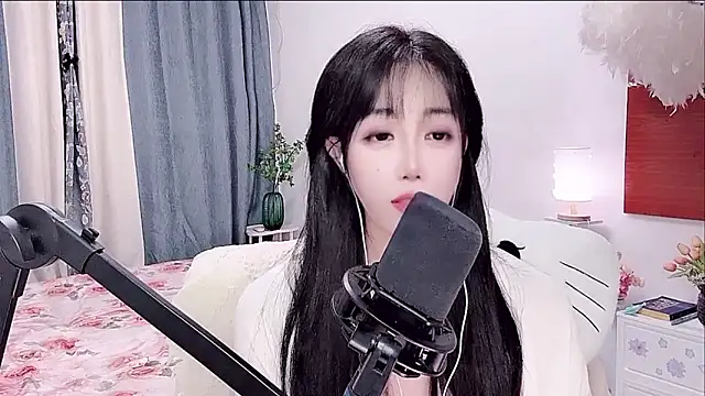 Laura 520 online show from June 2026 12:07:02 PM