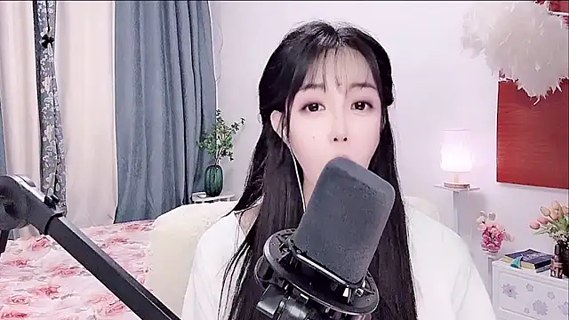 Laura 520 online show from June 2026 12:40:01 PM