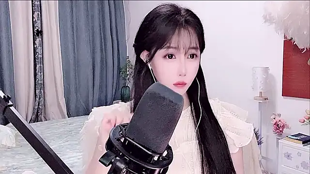 Laura 520 online show from June 2026 12:18:02 PM