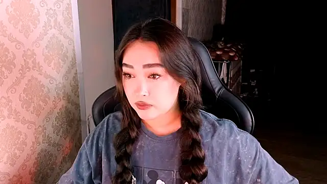 Emma Uilson online show from July 2026 03:21:02 PM