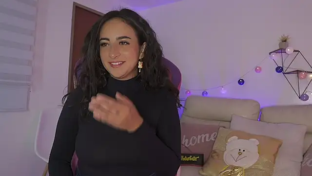 Snapshot of Enola_Holmes_ chatting on November 2025 01:25:02 PM Enola Holmes online show from November 2025 01:25:02 PM