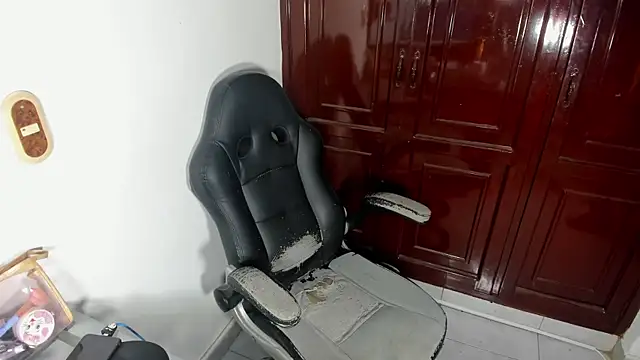 Hot play18 online show from January 2026 04:31:02 PM