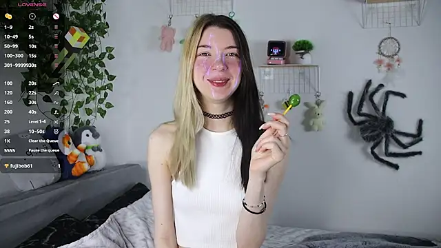 Snapshot of Emmie_shy chatting on November 2025 11:10:02 AM Emmie shy online show from November 2025 11:10:02 AM