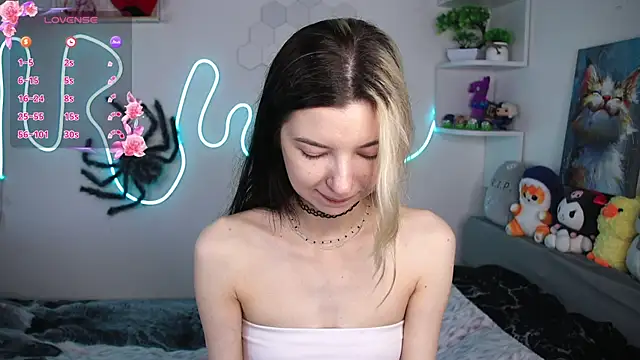 Snapshot of Emmie_shy chatting on June 2026 01:36:01 PM Emmie shy online show from June 2026 01:36:01 PM