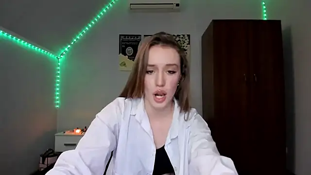 Snapshot of tinyglow chatting on December 2025 02:12:02 PM tinyglow online show from December 2025 02:12:02 PM