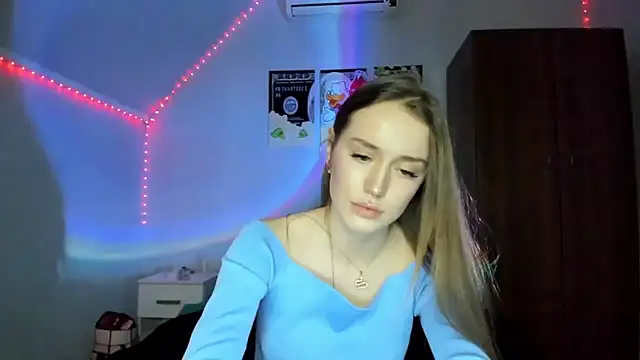 Snapshot of tinyglow chatting on December 2025 04:55:01 AM tinyglow online show from December 2025 04:55:01 AM