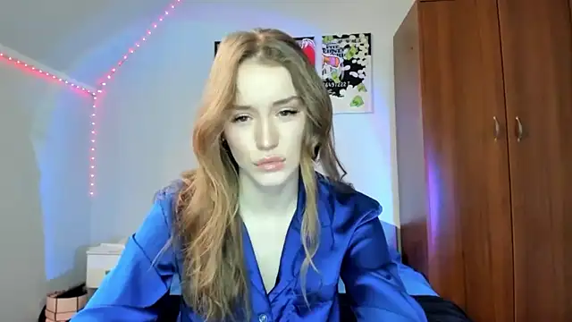 Snapshot of tinyglow chatting on December 2025 08:27:01 PM tinyglow online show from December 2025 08:27:01 PM