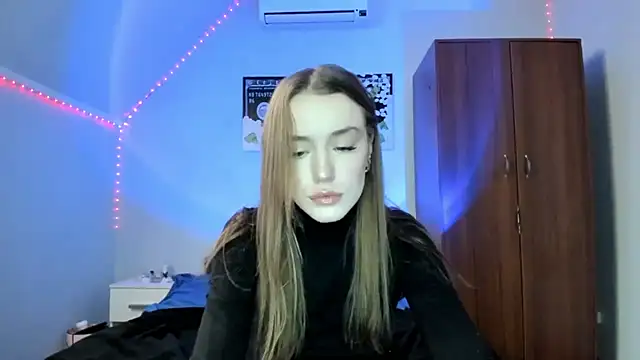 Snapshot of tinyglow chatting on December 2025 02:27:01 AM tinyglow online show from December 2025 02:27:01 AM