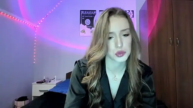 Snapshot of tinyglow chatting on December 2025 07:26:02 AM tinyglow online show from December 2025 07:26:02 AM