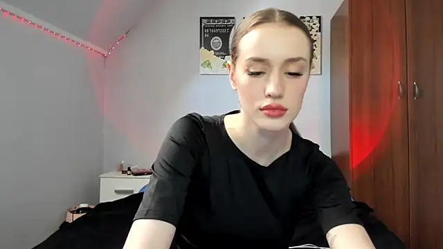 Snapshot of tinyglow chatting on January 2026 08:32:01 PM tinyglow online show from January 2026 08:32:01 PM