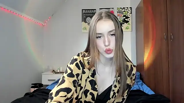 Snapshot of tinyglow chatting on January 2026 07:52:02 PM tinyglow online show from January 2026 07:52:02 PM