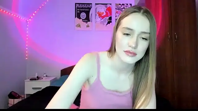 Snapshot of tinyglow chatting on February 2026 07:02:01 AM tinyglow online show from February 2026 07:02:01 AM