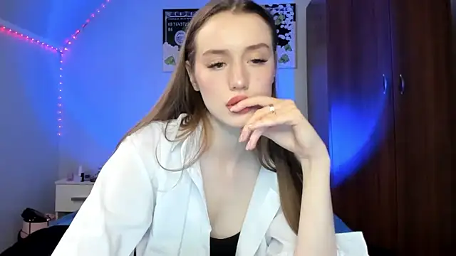 Snapshot of tinyglow chatting on February 2026 07:51:02 PM tinyglow online show from February 2026 07:51:02 PM