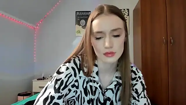 Snapshot of tinyglow chatting on February 2026 04:03:02 PM tinyglow online show from February 2026 04:03:02 PM