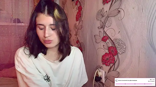 Snapshot of KristinaScott chatting on December 2025 04:14:01 PM KristinaScott online show from December 2025 04:14:01 PM