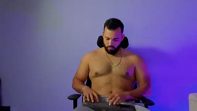 Snapshot of Chris_Varden chatting on December 2025 07:11:01 PM Chris Varden online show from December 2025 07:11:01 PM