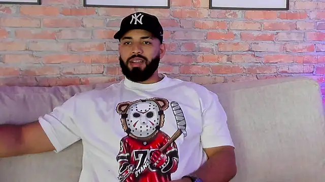 Snapshot of Chris_Varden chatting on January 2026 06:33:01 PM Chris Varden online show from January 2026 06:33:01 PM