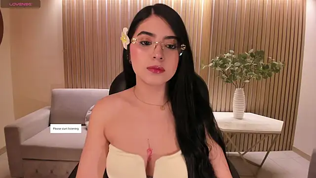 Snapshot of HaileyRoss_ chatting on June 2026 01:58:01 AM HaileyRoss online show from June 2026 01:58:01 AM