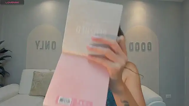 Snapshot of MayaHoffman chatting on February 2026 11:31:02 AM MayaHoffman online show from February 2026 11:31:02 AM