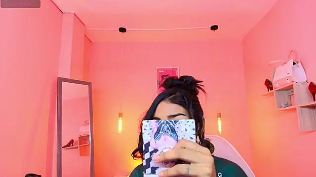 Snapshot of Milu_carbajal_x chatting on December 2025 08:48:02 PM Milu carbajal x online show from December 2025 08:48:02 PM