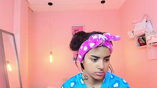 Snapshot of Milu_carbajal_x chatting on January 2026 01:05:02 PM Milu carbajal x online show from January 2026 01:05:02 PM