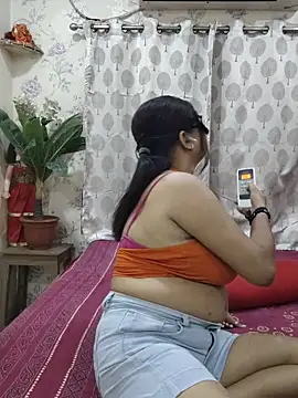 Cute-richa1 online show from May 2026 04:56:02 PM