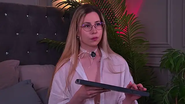 -SaraBlack- online show from July 2026 04:23:02 PM