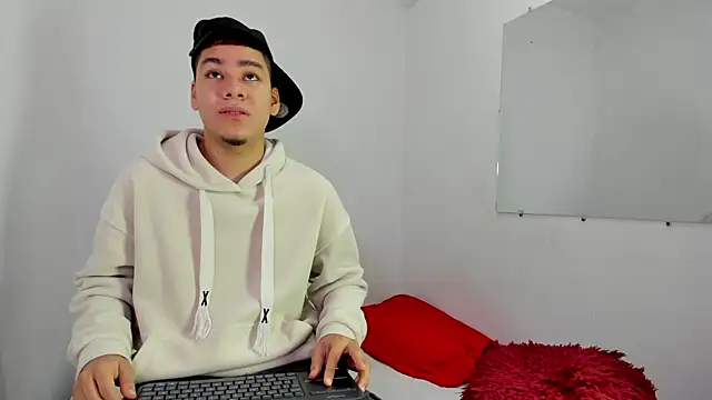 Lucastorrez01 online show from February 2026 06:20:01 AM