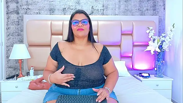 Snapshot of SelennaCooper chatting on December 2025 11:41:01 AM SelennaCooper online show from December 2025 11:41:01 AM