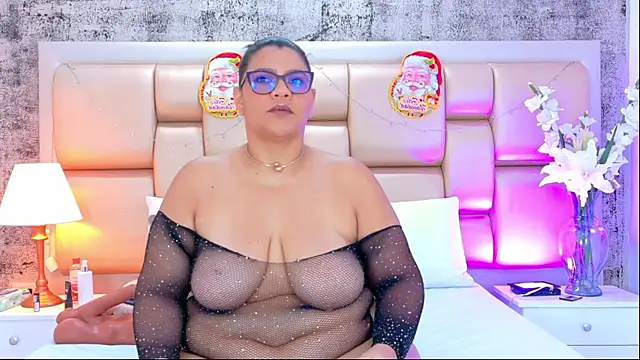 Snapshot of SelennaCooper chatting on December 2025 12:12:01 PM SelennaCooper online show from December 2025 12:12:01 PM