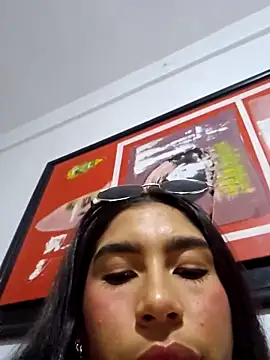 Snapshot of skinnyrox chatting on March 2026 12:05:02 AM skinnyrox online show from March 2026 12:05:02 AM